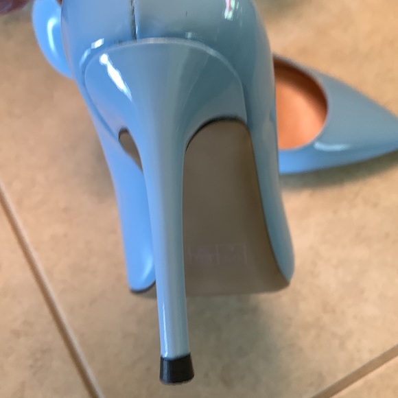 Stiletto - Picture 5 of 6